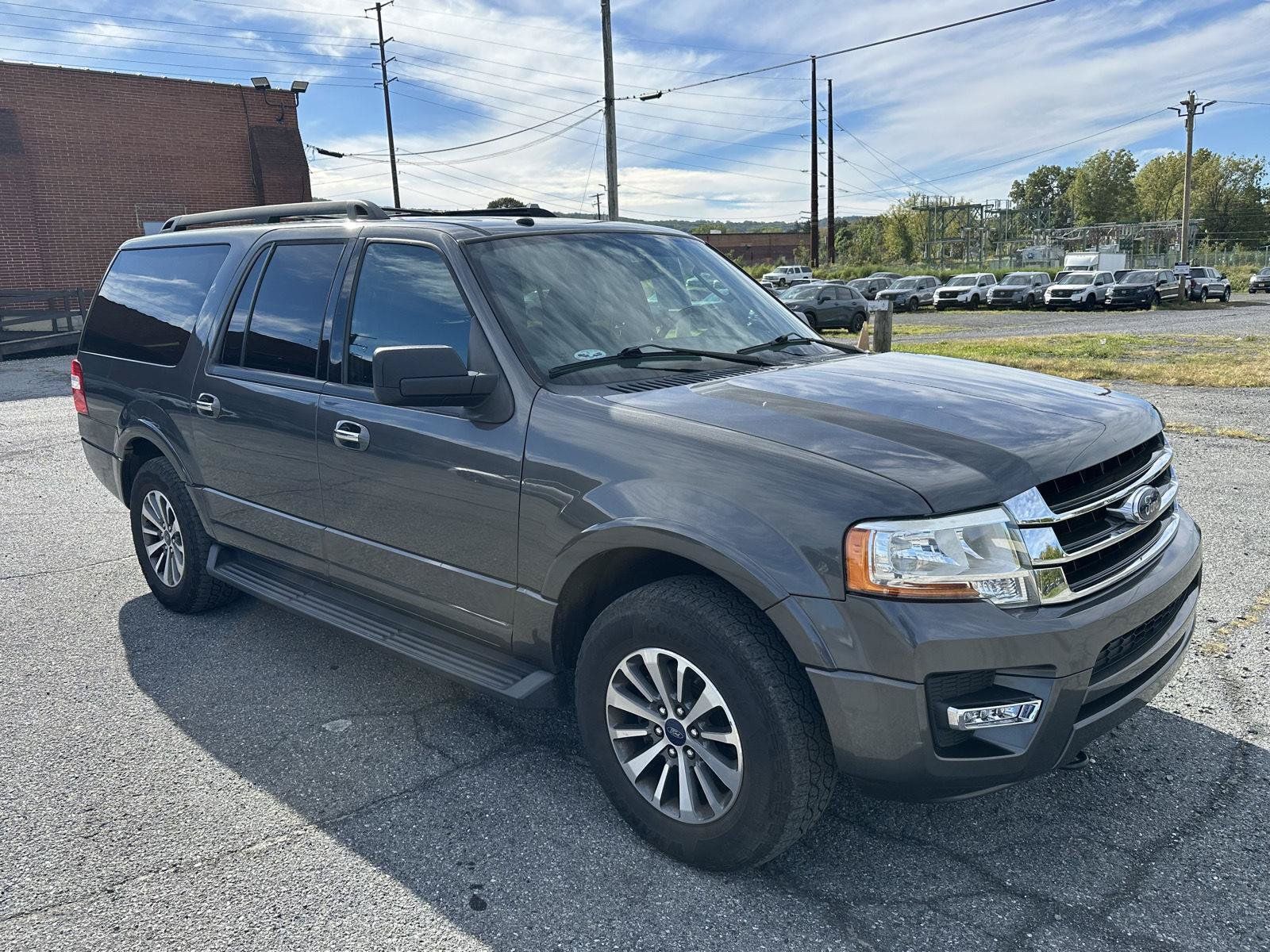 Used 2017 Ford Expedition EL XLT w/ Equipment Group 202A AWD/4WD image 2