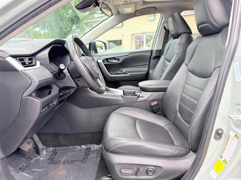 Used 2021 Toyota RAV4 XLE Premium FWD image 15