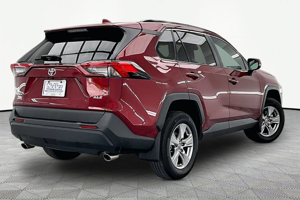 Used 2025 Toyota RAV4 XLE w/ Convenience Package FWD image 2