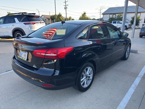 Used 2018 Ford Focus SE w/ Cold Weather Package FWD image 4