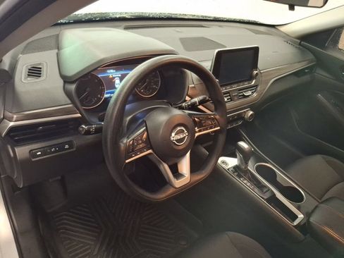 Used 2024 Nissan Altima 2.5 SV FWD image 17
