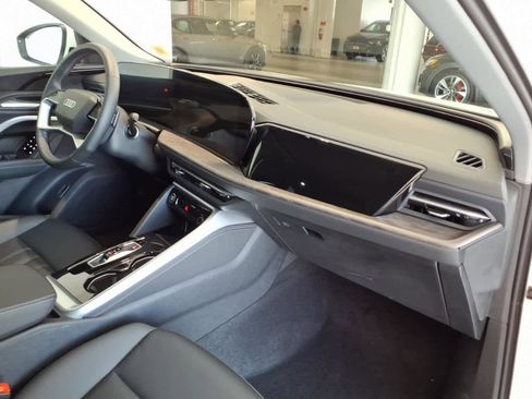 Used 2025 Audi Q5 Premium w/ Convenience Package AWD/4WD image 21