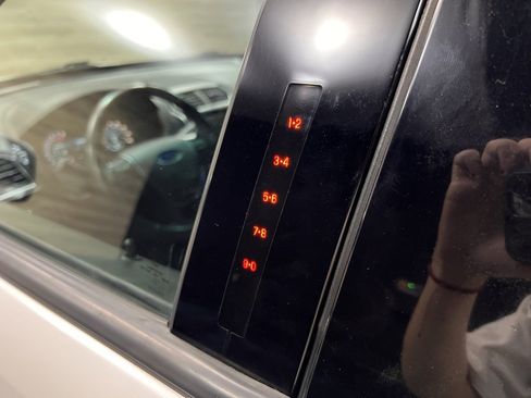 Used 2019 Ford Explorer Platinum image 32