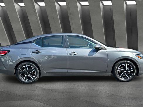 Used 2024 Nissan Sentra SV image 3