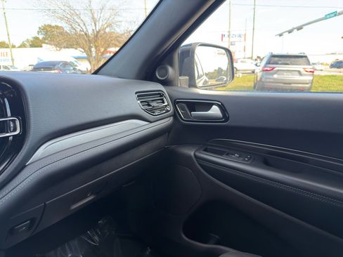 Used 2023 Dodge Durango SXT image 16