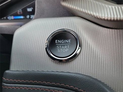 Used 2025 Ford Explorer Active image 8