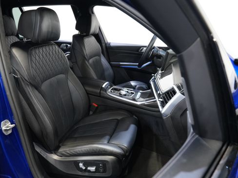 Used 2025 BMW X7 M60i AWD/4WD image 33