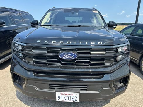 Used 2025 Ford Expedition Active RWD image 2