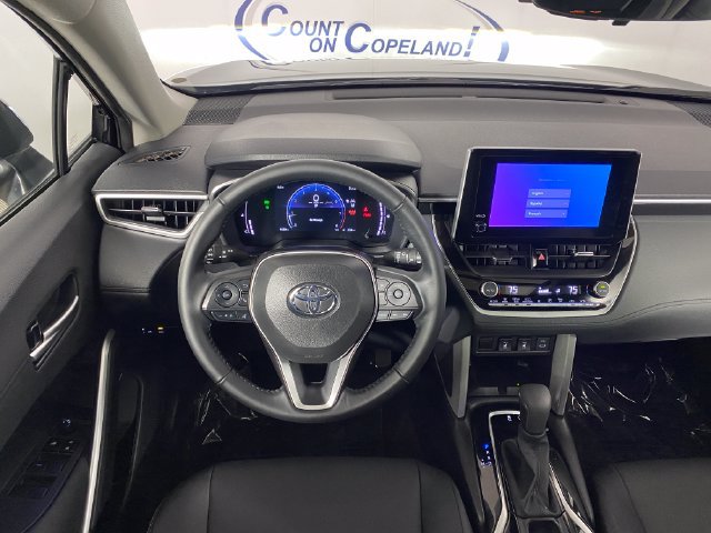Used 2024 Toyota Corolla Cross XLE w/ Convenience Package AWD/4WD image 17