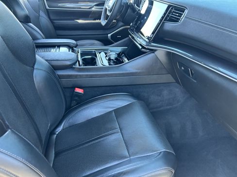 Used 2024 Jeep Wagoneer L 4WD image 11