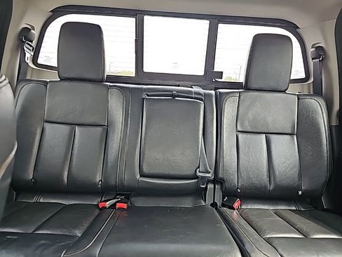 Used 2016 Nissan Titan SL image 7