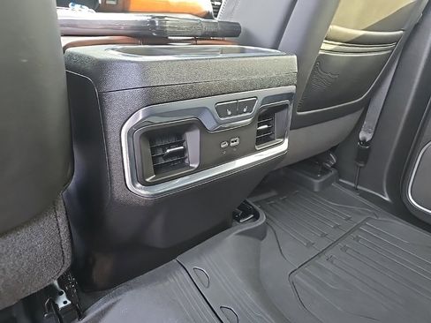 Used 2025 GMC Sierra 2500 Denali Ultimate image 15