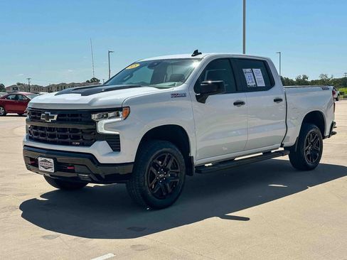 Used 2025 Chevrolet Silverado 1500 LT Trail Boss w/ Convenience Package II AWD/4WD image 7