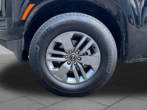 Certified 2025 Nissan Frontier SV RWD image 10