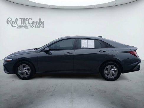 Used 2025 Hyundai Elantra SE FWD image 2