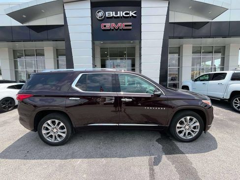 Certified 2021 Chevrolet Traverse Premier w/ LPO, Black Accent Package AWD/4WD image 2