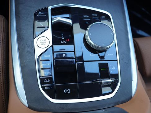 Used 2024 BMW X7 xDrive40i image 45