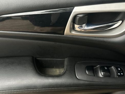 Used 2019 Nissan Pathfinder S image 13