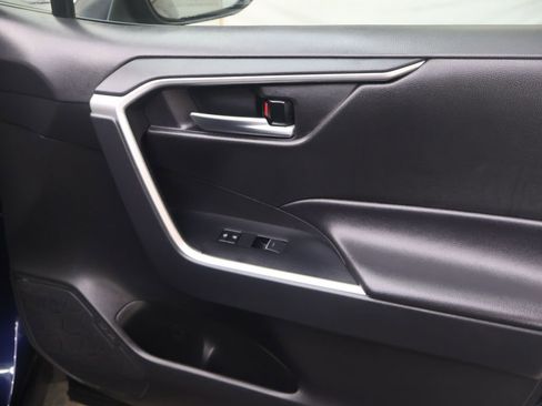 Used 2020 Toyota RAV4 XLE w/ Convenience Package image 11