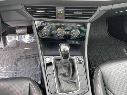 Certified 2023 Volkswagen Jetta SEL FWD image 21