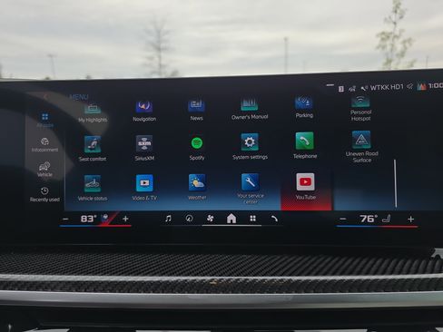 Used 2025 BMW X7 M60i image 24