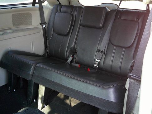 Used 2015 Chrysler Town & Country Touring-L w/ Driver Convenience Group FWD image 19