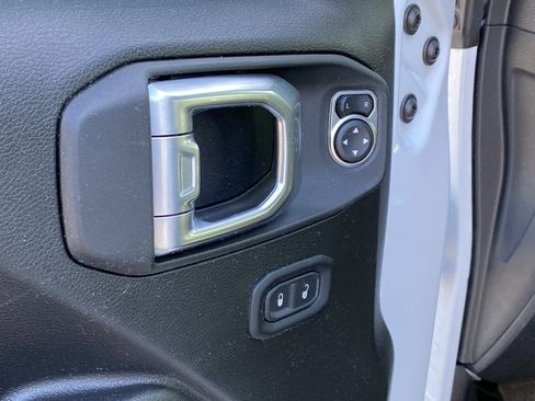 Used 2022 Jeep Wrangler Unlimited Rubicon w/ Steel Bumper Group image 11