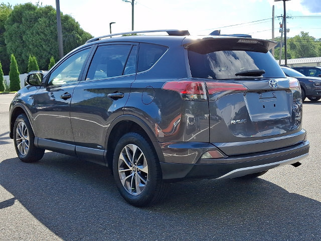Used 2018 Toyota RAV4 XLE AWD/4WD image 4
