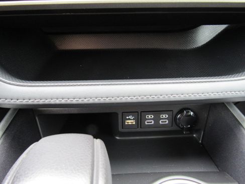 Used 2023 Toyota Highlander L FWD image 25