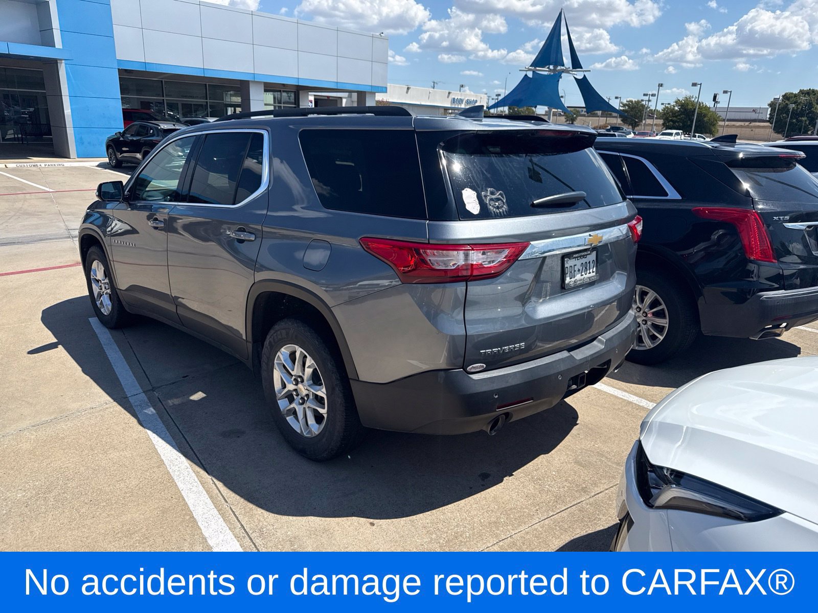 Used 2020 Chevrolet Traverse LT FWD image 2