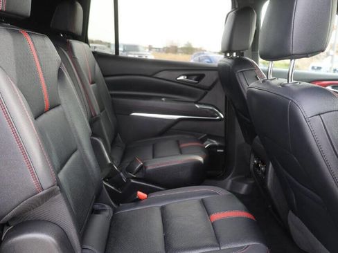 Used 2025 Chevrolet Traverse RS image 16