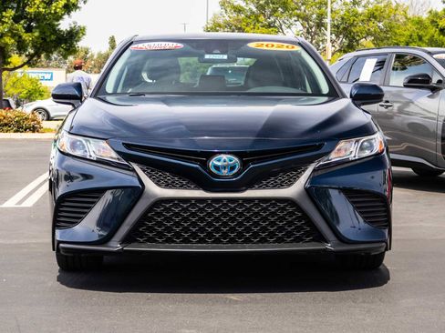 Used 2020 Toyota Camry SE image 2