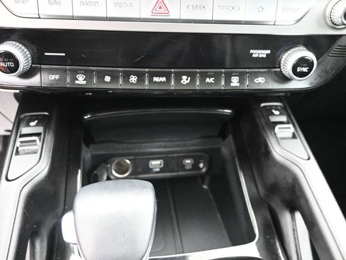 Used 2025 Kia Telluride S AWD/4WD image 19
