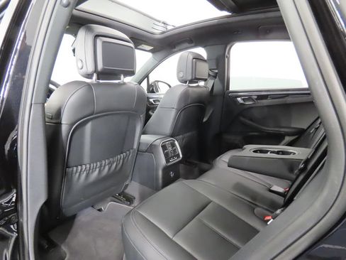 Certified 2026 Porsche Macan AWD/4WD image 45