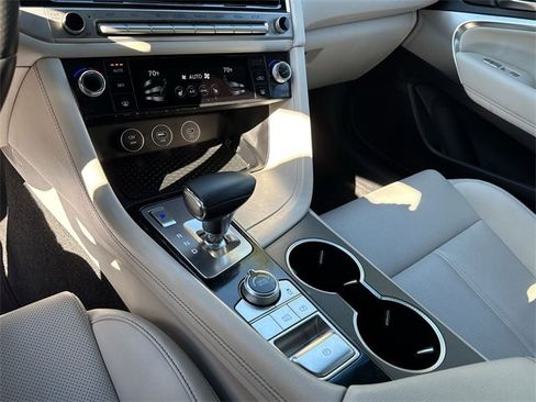 Used 2025 Genesis G70 2.5T image 23