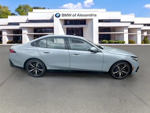 Used 2026 BMW 530i w/ M Sport Package RWD image 8
