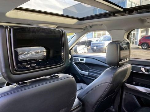 Used 2022 Ford Explorer XLT w/ Equipment Group 202A image 13