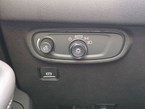 Used 2023 GMC Terrain SLE w/ Driver Convenience Package image 23