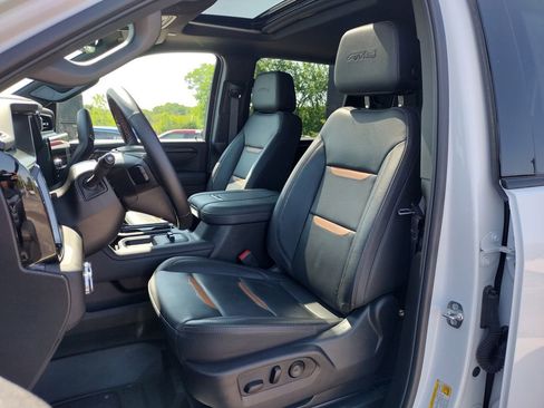 Used 2025 GMC Sierra 2500 AT4 w/ AT4 Premium Plus Package AWD/4WD image 10