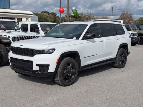 New 2025 Jeep Grand Cherokee L Altitude image 9