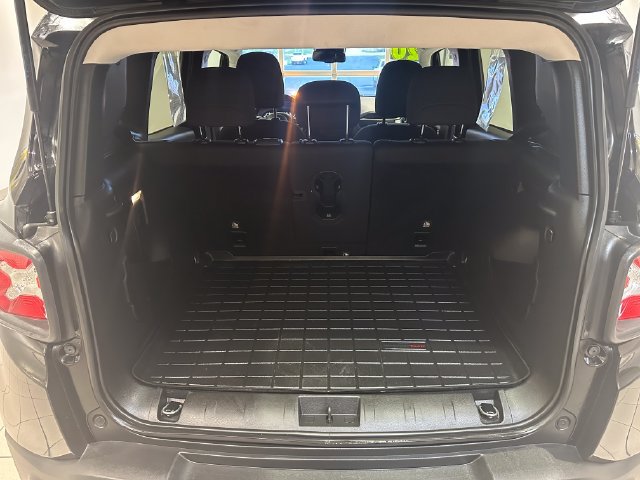 Used 2020 Jeep Renegade Latitude w/ Cold Weather Group AWD/4WD image 15