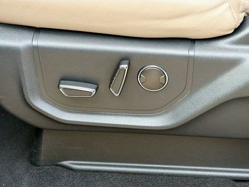 Used 2023 Ford Expedition Limited image 29