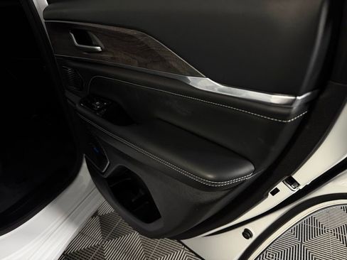 Used 2023 Jeep Grand Cherokee Overland image 33