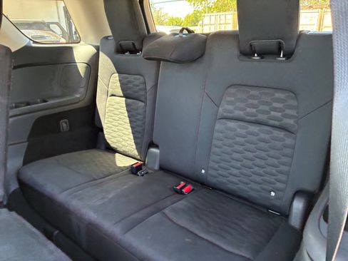 Used 2025 Nissan Pathfinder SV AWD/4WD image 25