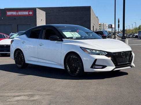 Certified 2022 Nissan Sentra SR w/ Midnight Edition FWD image 9