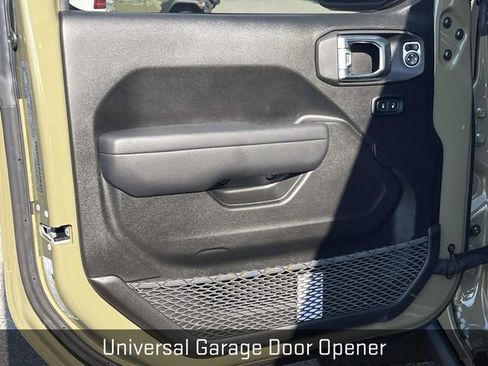 Used 2025 Jeep Wrangler Willys image 14