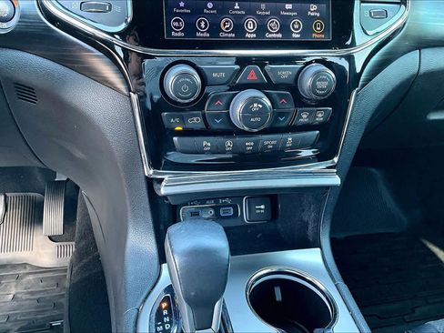 Used 2019 Jeep Grand Cherokee Altitude RWD image 26