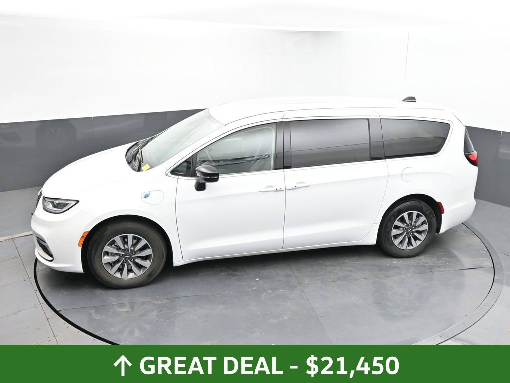 Used 2024 Chrysler Pacifica Limited FWD image 20