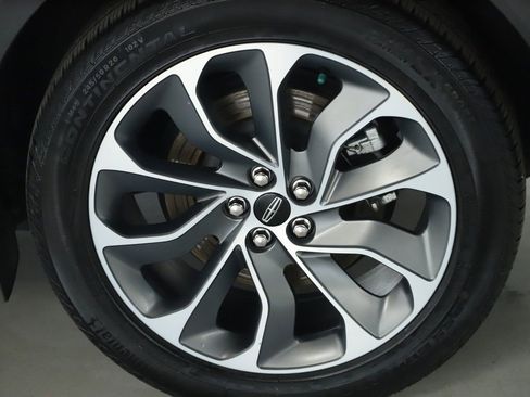 Certified 2023 Lincoln Nautilus Reserve w/ Luxury Package image 41