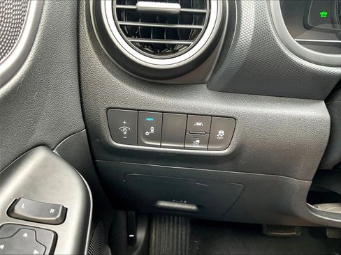 Used 2021 Hyundai Kona Limited FWD image 35